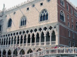 ドゥカーレ宮殿