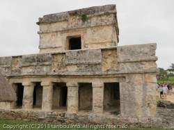 フレスコ画の神殿