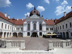 グドゥルー宮殿