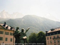 バルマとソシュールの像