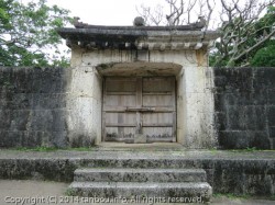 園比屋武御嶽石門