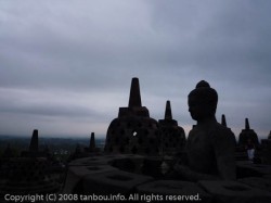 ボロブドゥール日の出ツアー
